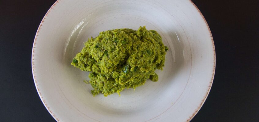 How to Make Authentic Thai Green Curry Paste