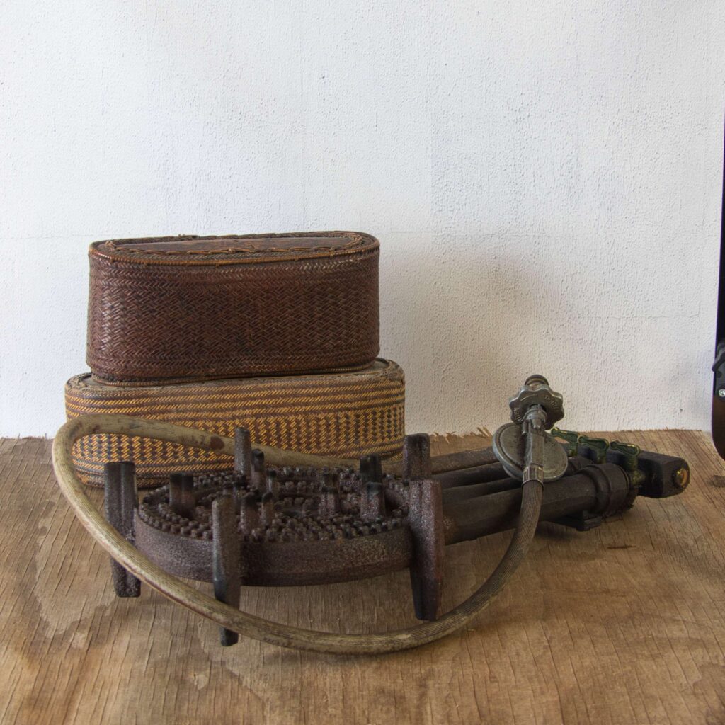 A strong gas flame for fast, clean cooking.